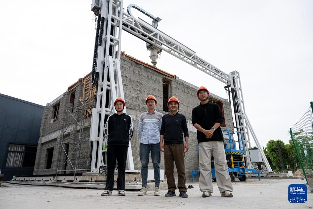 【新华社】新华全媒+｜中国高校“打印”出双层小楼